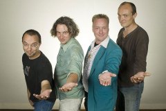 yoghurt_images_photo_official_2006_eric-keyzer_oh_groepsfoto_wit_01_groot