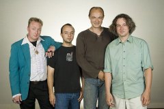 yoghurt_images_photo_official_2006_eric-keyzer_oh_groepsfoto_wit_03_groot